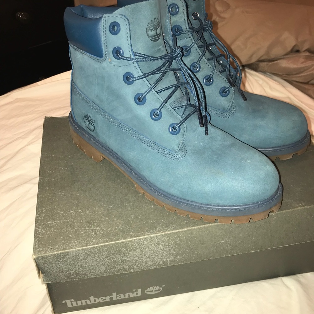 ( size 7 ) Turquoise Timberlands 100% w/ box